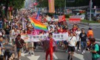 台湾同志游 行热烈登场