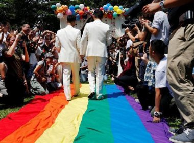 台湾：同性婚姻专法实施头3个月内，1827对登记结婚，34对离婚