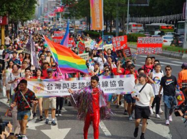 台湾同志游 行热烈登场