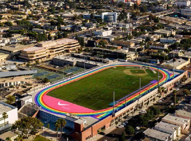 Nike把洛杉矶一个体育场的跑道改成了彩虹色