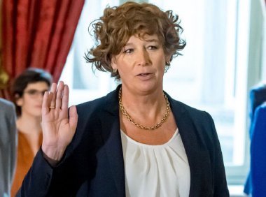 【比利时副首相成为欧洲最高级别的跨性别官员】