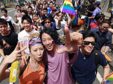 【日本四分之一LGBT已经出柜】