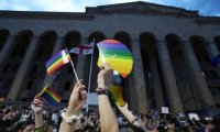 【格鲁吉亚一摄影师疑遭反LGBT群体殴打后死亡】