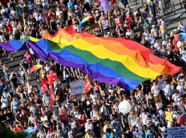 【30个国家的大使馆公开要求匈牙利保护LGBT+】