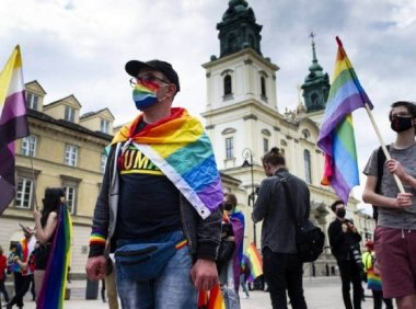 【欧盟将对波兰坚持“无LGBT+地区”的行为实施法律制裁】
