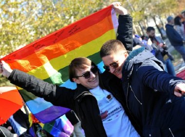 【62万人口的欧洲小国黑山，诞生第一对同性民事伴侣】