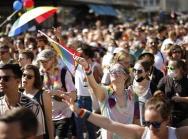 【瑞士数万人上街要求同性婚姻合法化】