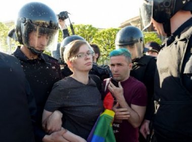 【俄罗斯男子起诉苹果：iPhone让我变成同性恋】